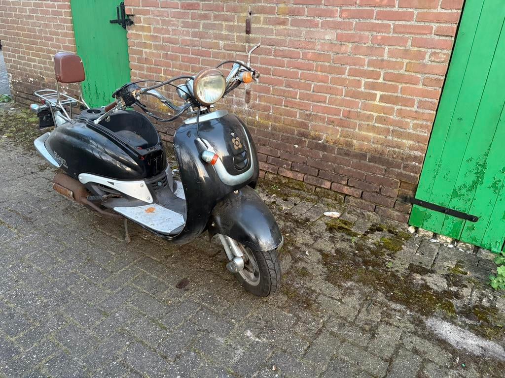 Opknap scooter, Fietsen en Brommers, Snorfietsen en Snorscooters, Ophalen of Verzenden, Zo goed als nieuw, Benzine, Overige merken