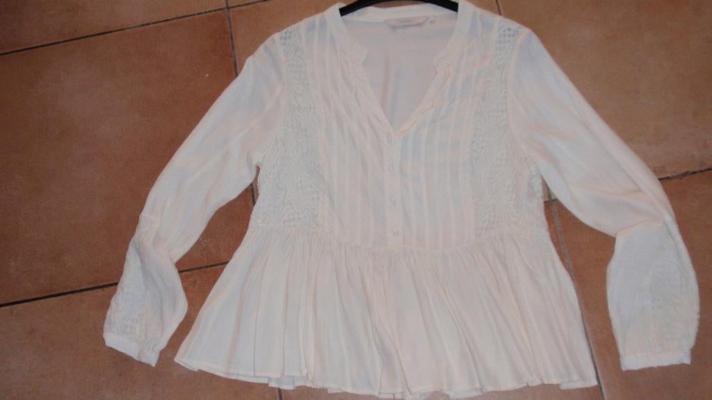 NIEUW Dames blouse NUMPH maat 40 creme wijdvallend viscose, Maat 38/40 (M), Beige, Nieuw, Ophalen of Verzenden