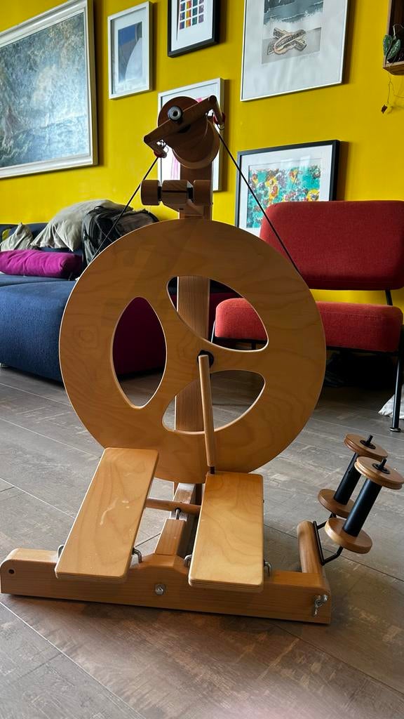 Louet S10C spinnewiel - compleet en gelakt, Hobby en Vrije tijd, Ophalen, Gebruikt, Spinnewiel