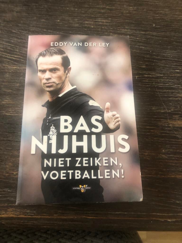 Bas Nijhuis: Niet zeiken, voetballen!, Ophalen of Verzenden, Gelezen, Balsport