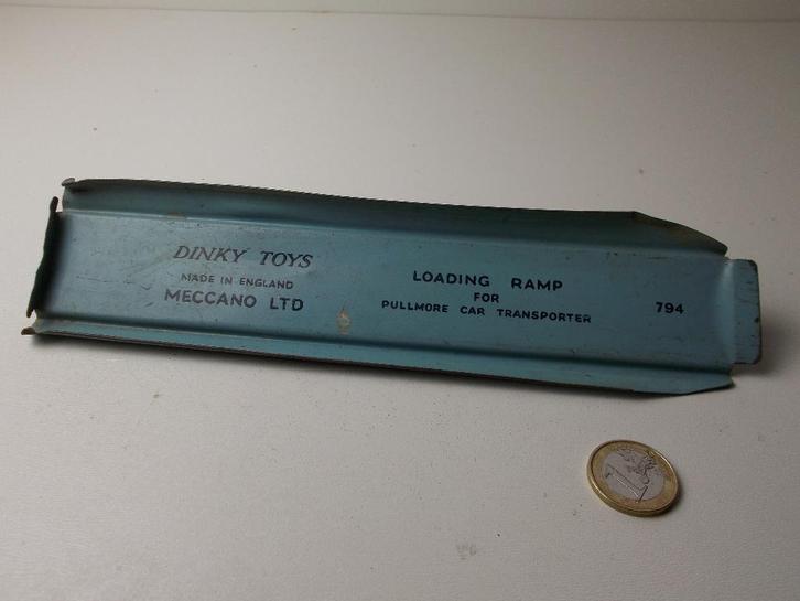 1955 Dinky Toys 794 LOADING RAMP FOR PULLMORE CARTRANSPORTER, Hobby en Vrije tijd, Modelauto's | 1:43, Gebruikt, Bus of Vrachtwagen