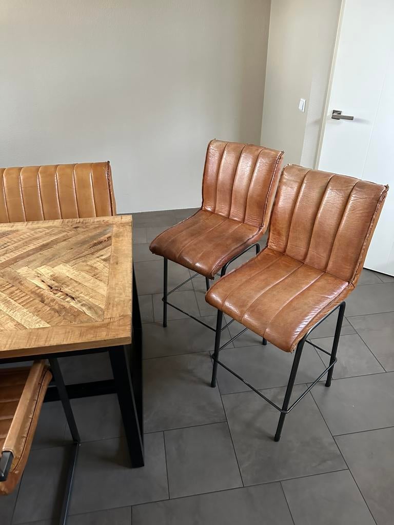 Barkrukken buffelleer, Huis en Inrichting, Barkrukken, 2 krukken, Ophalen, Zo goed als nieuw, 60 tot 90 cm