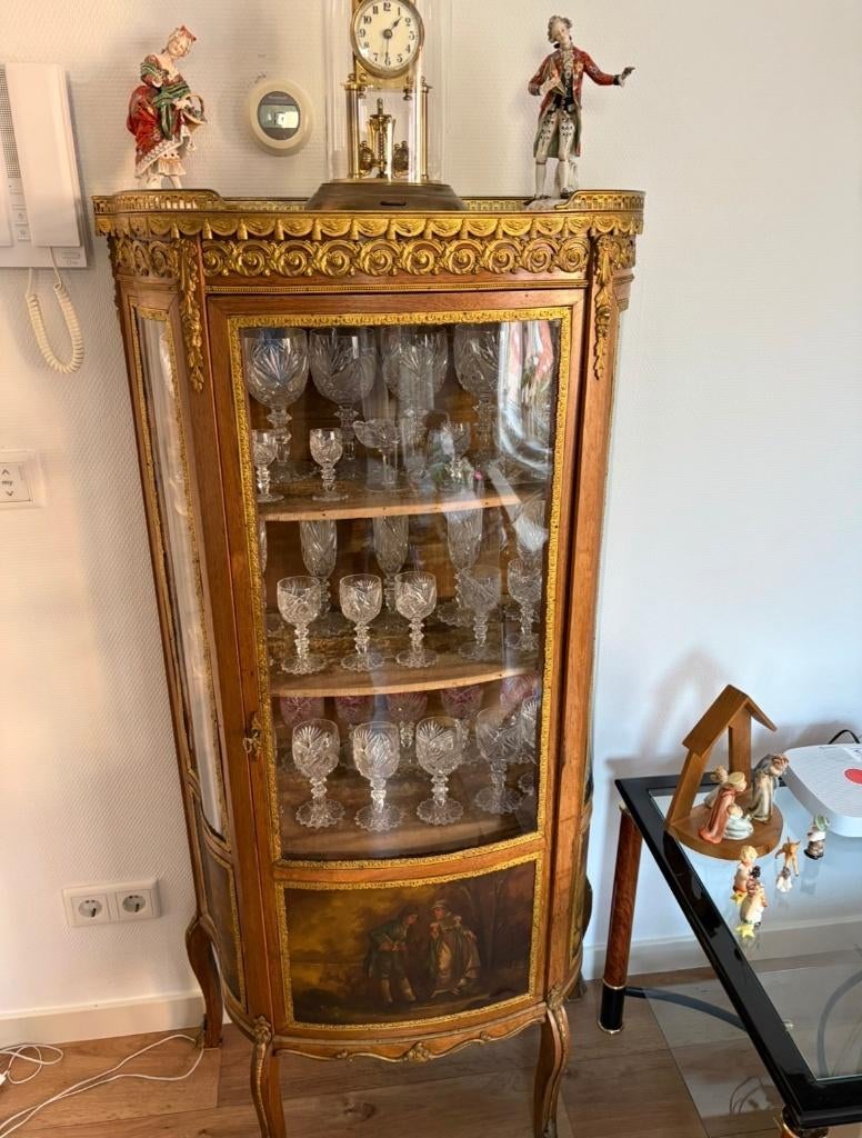 Antieke Vitrine Kast Lodewijk XV stijl, geheel origineel, Ophalen