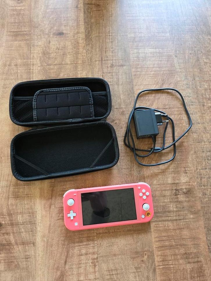 Nintendo Switch Lite Roze met oplader en hoesje, Spelcomputers en Games, Spelcomputers | Nintendo Switch, Zo goed als nieuw, Switch Original