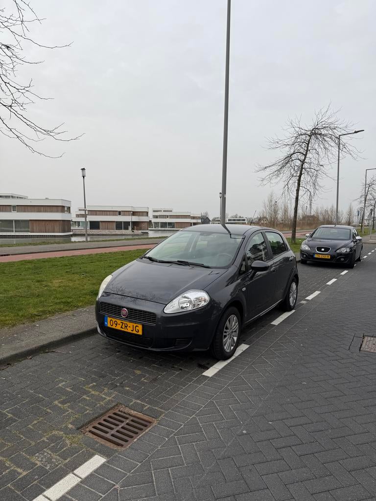 Fiat Grande Punto 1.2 5DR Grijs, Auto's, 1005 kg, Cruise Control, 40 €/maand, 1242 cc
