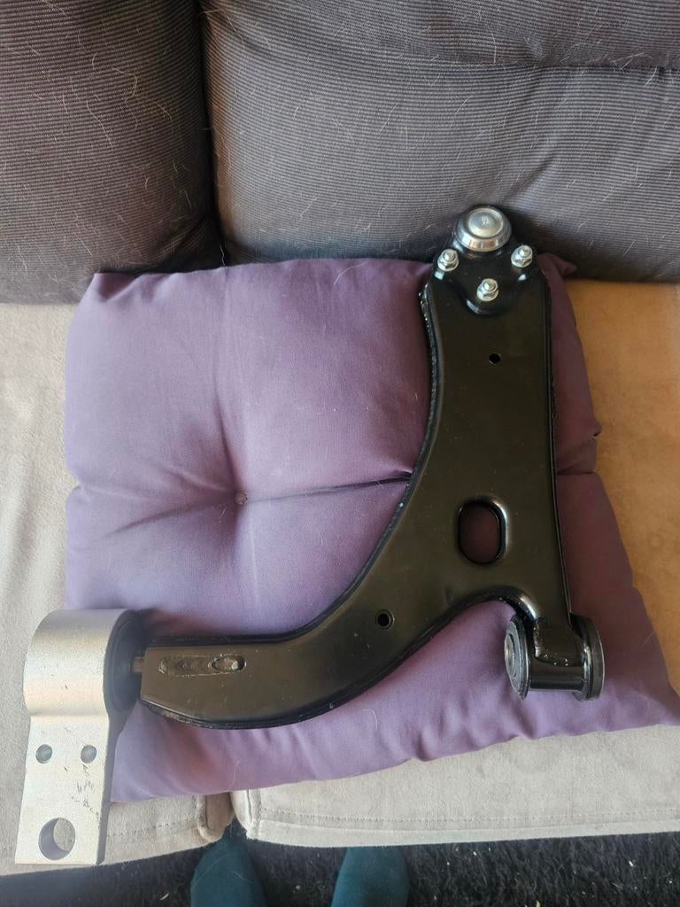 Te koop draagarm voor ford en mazda spoed weg, Auto-onderdelen, Ophalen of Verzenden, Nieuw, Mazda