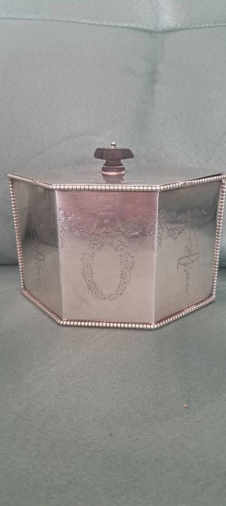 Antieke zilveren doos met gravures, Antiek en Kunst, Ophalen, Zilver