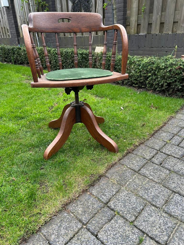 Antieke bureaustoel uit 1895, Ophalen