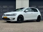 Volkswagen Golf GTE 1.4 TSI DSG CARPLAY CLIMA ACC TREKHAAK, Auto's, Stof, Zwart, 4 cilinders, Wit