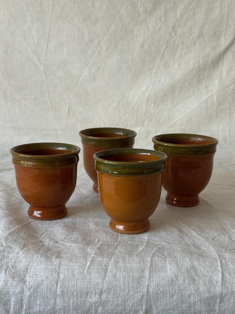 Vintage Handgemaakte Keramieken Bekers op Voet - Set van 4, Antiek en Kunst, Antiek | Keramiek en Aardewerk, Ophalen of Verzenden