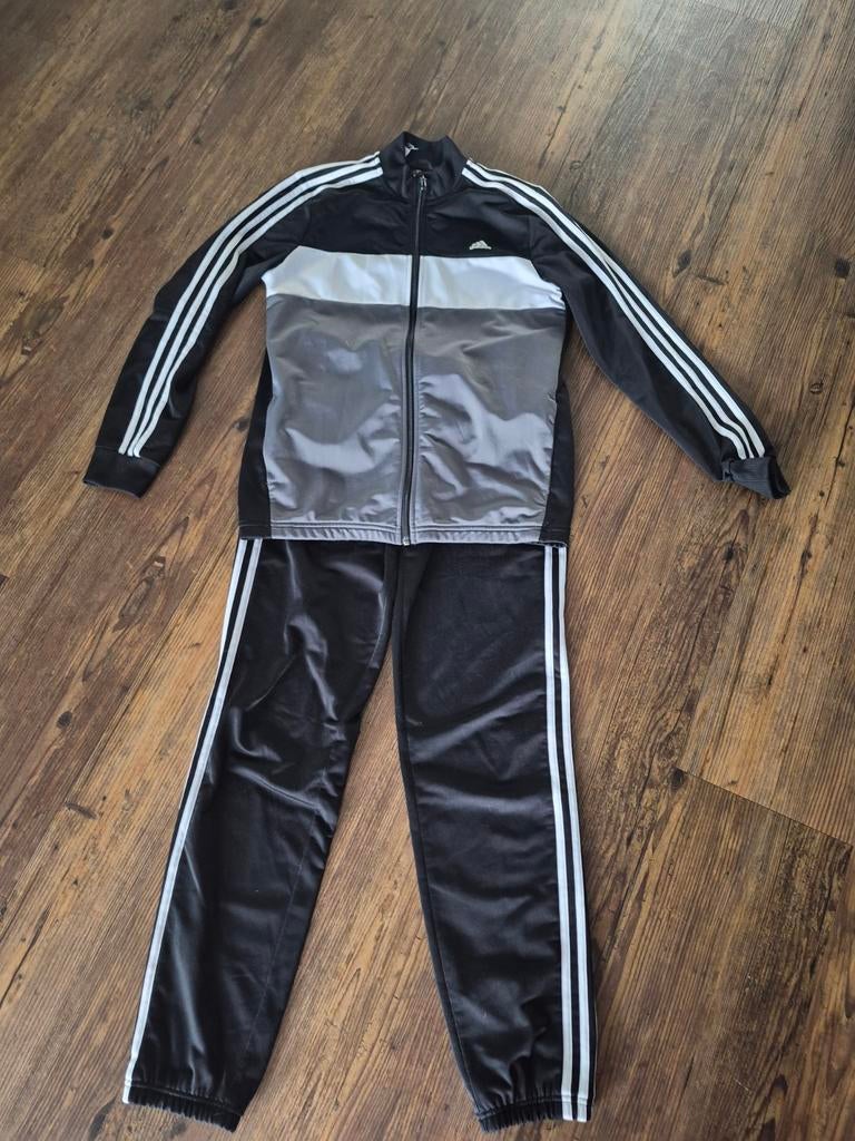 Adidas trainingspak maat 176 - Zwart/Grijs/Wit, Kinderen en Baby's, Kinderkleding | Maat 176, Ophalen, Adidas, Gebruikt, Jongen of Meisje