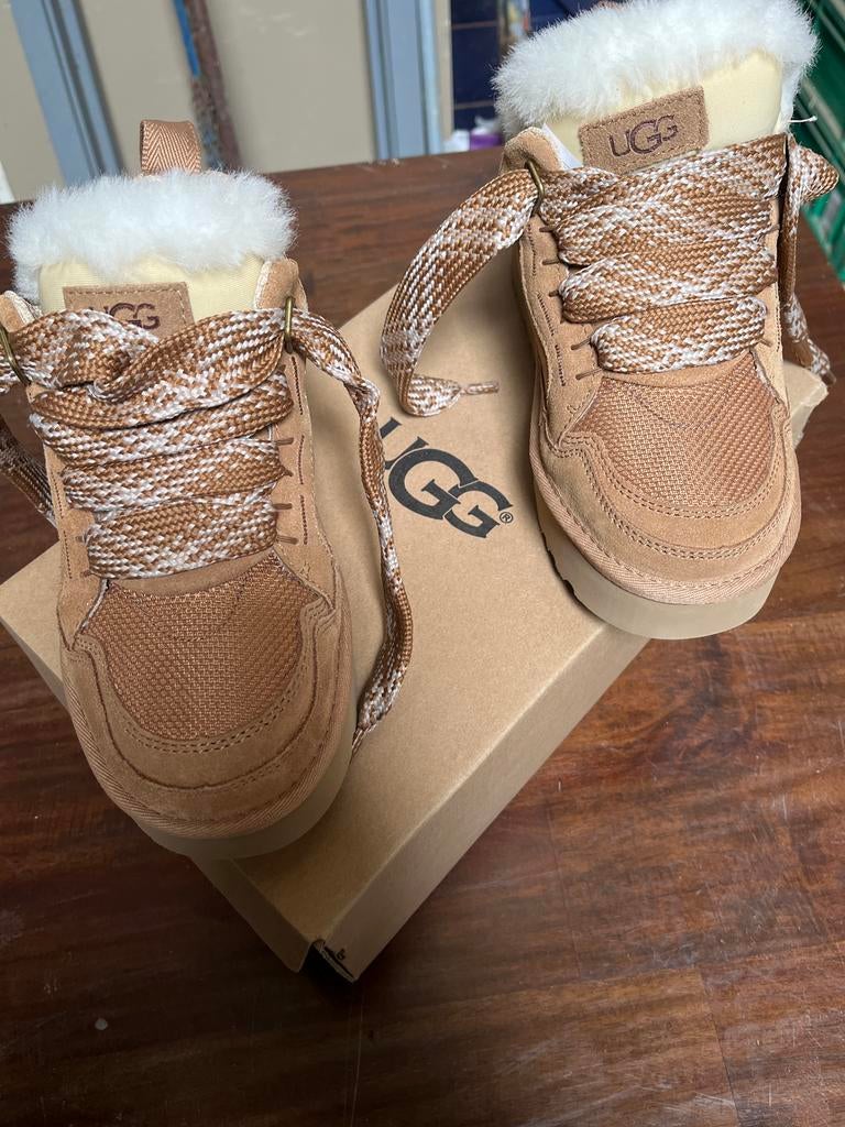 Nieuwe UGGs in doos - Maat 36, Kleding | Dames, Schoenen, Ophalen of Verzenden, Nieuw, Bruin, Lage of Enkellaarzen