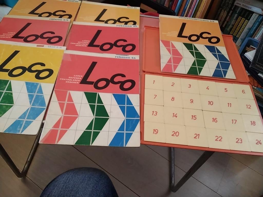 Loco grote bazes doos met 7 boekjes nu boor €:10, Ophalen of Verzenden, Gebruikt, Taal en Lezen