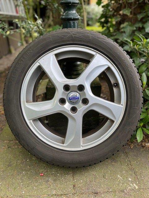 velgen met banden Volvo V70, Ophalen, Banden en Velgen, 17 inch, Winterbanden