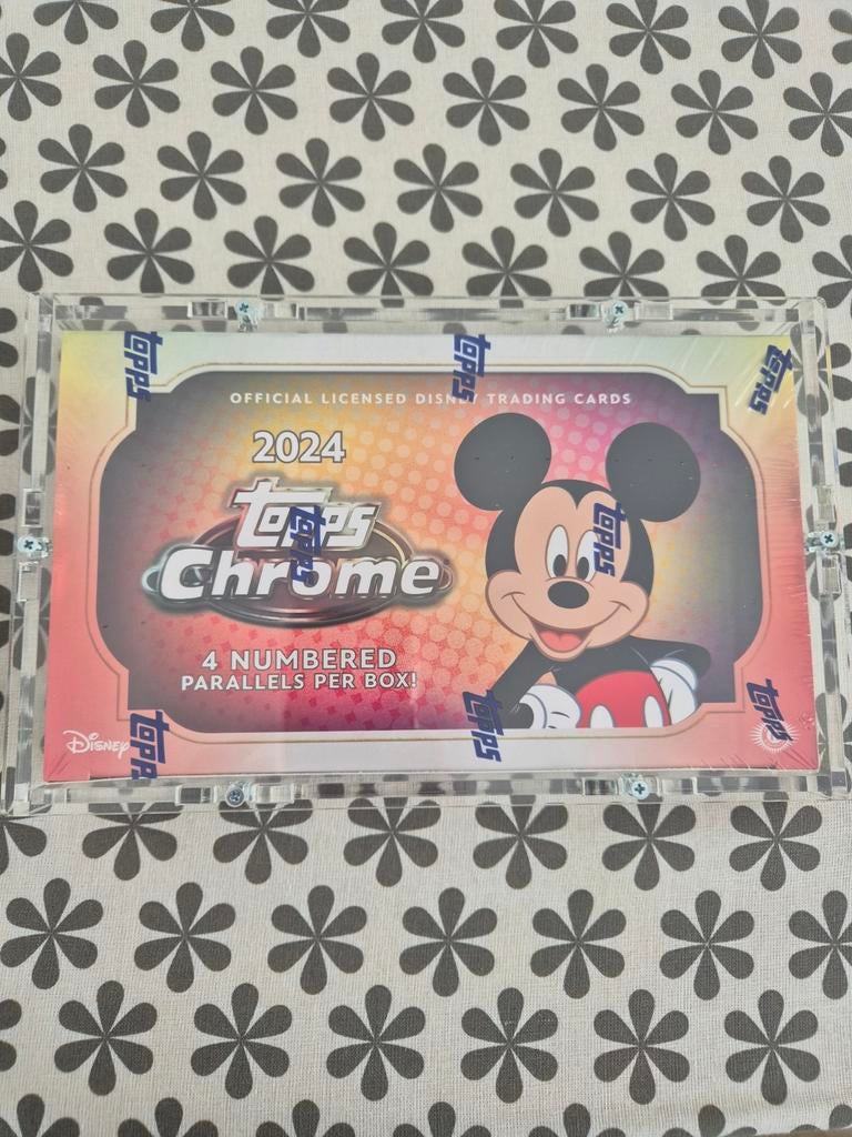 Disney Topps Chrome 2024 Hobby Box Sealed, Ophalen of Verzenden, Mickey Mouse, Nieuw, Papier, Kaart of Schrift