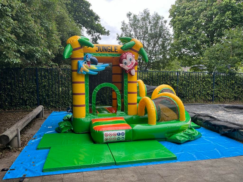 Springkussen jungle mini met slide te huur, Ophalen, Zo goed als nieuw