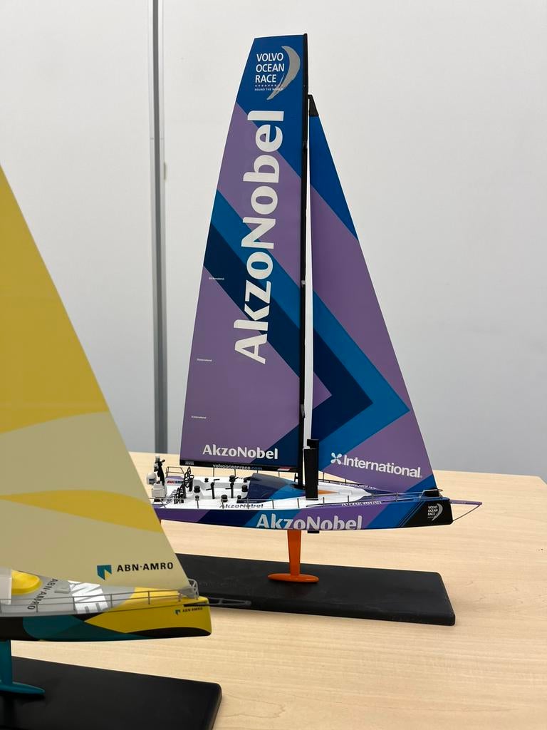 Model zeilboten Volvo Ocean Race, ABN AMRO en AkzoNobel, Ophalen of Verzenden, Gebruikt, Overige merken