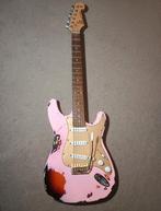 Shell Pink 62 Relic Fender Stratocaster copy van SX, Overige merken, Gebruikt, Met versterker, Ophalen of Verzenden