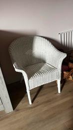 Witte rotan stoel - Vintage look, Huis en Inrichting, Stoelen, Gebruikt, Wit, Riet of Rotan, Ophalen of Verzenden