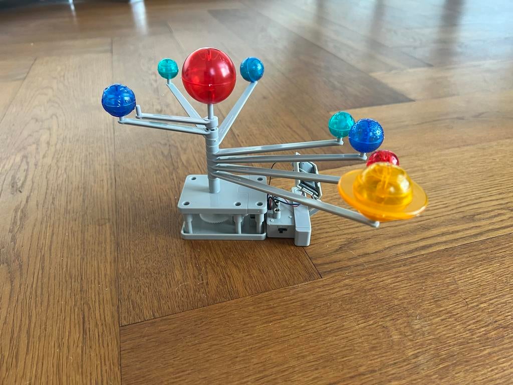 Draaiend zonnestelsel met motor en zonnepaneel, Ophalen of Verzenden, Gebruikt, Elektronica