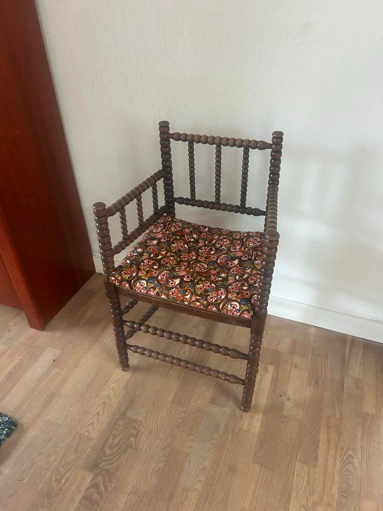 Antieke houten stoel, Ophalen