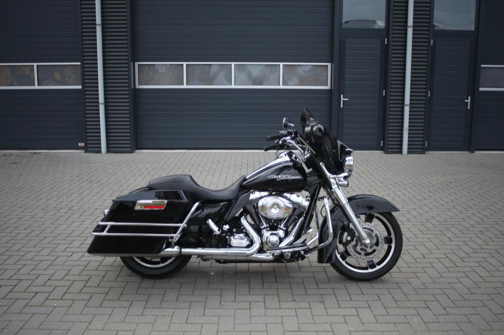 Harley Davidson Street Glide, 2 cilinders, 1690 cc, Occasion, Motorrijbewijs A