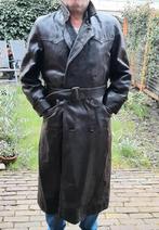 Oude lange leren motorjas, jaren vijftig vorige eeuw, Ophalen, Gedragen