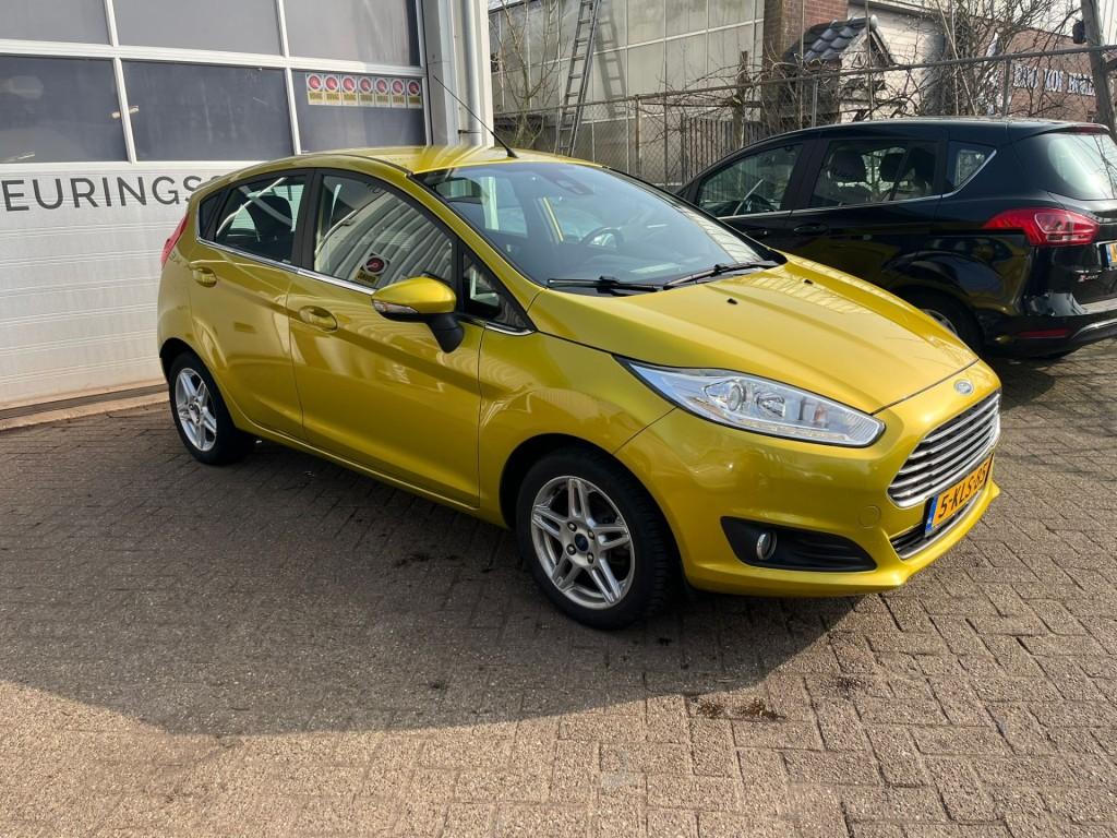 Ford FIESTA 1.0 ecoboost titanium ** nieuwe distributieriem, Auto's, Voorwielaandrijving, Euro 5, 101 pk, Huisgarantie