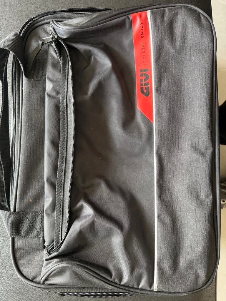Givi tas voor in de koffer, Ophalen, Zo goed als nieuw