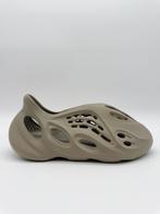 Yeezy Foam Runner Stone Salt - Maat 44,5 - Nieuw (DS), Kleding | Dames, Schoenen, Slippers, ., Nieuw, Ophalen of Verzenden