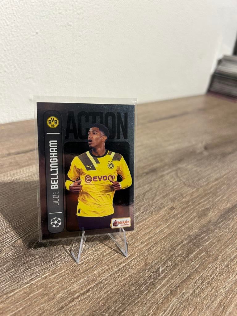 Jude Bellingham 2021-22 Topps Merlin 98’ UCC Action #158, Ophalen of Verzenden, Zo goed als nieuw, Buitenlandse clubs