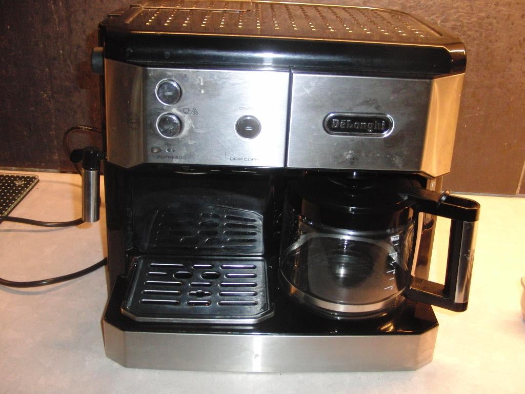 Te koop Delonghi  Koffiemachine, Gebruikt, 10 kopjes of meer, Koffiemachine, Ophalen of Verzenden