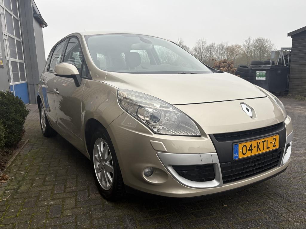 Renault Scénic 2.0 Privilege CAMERA-STOELVERWRMNG-TREKHAAK-, Navigatiesysteem, Gebruikt, 4 cilinders, Beige