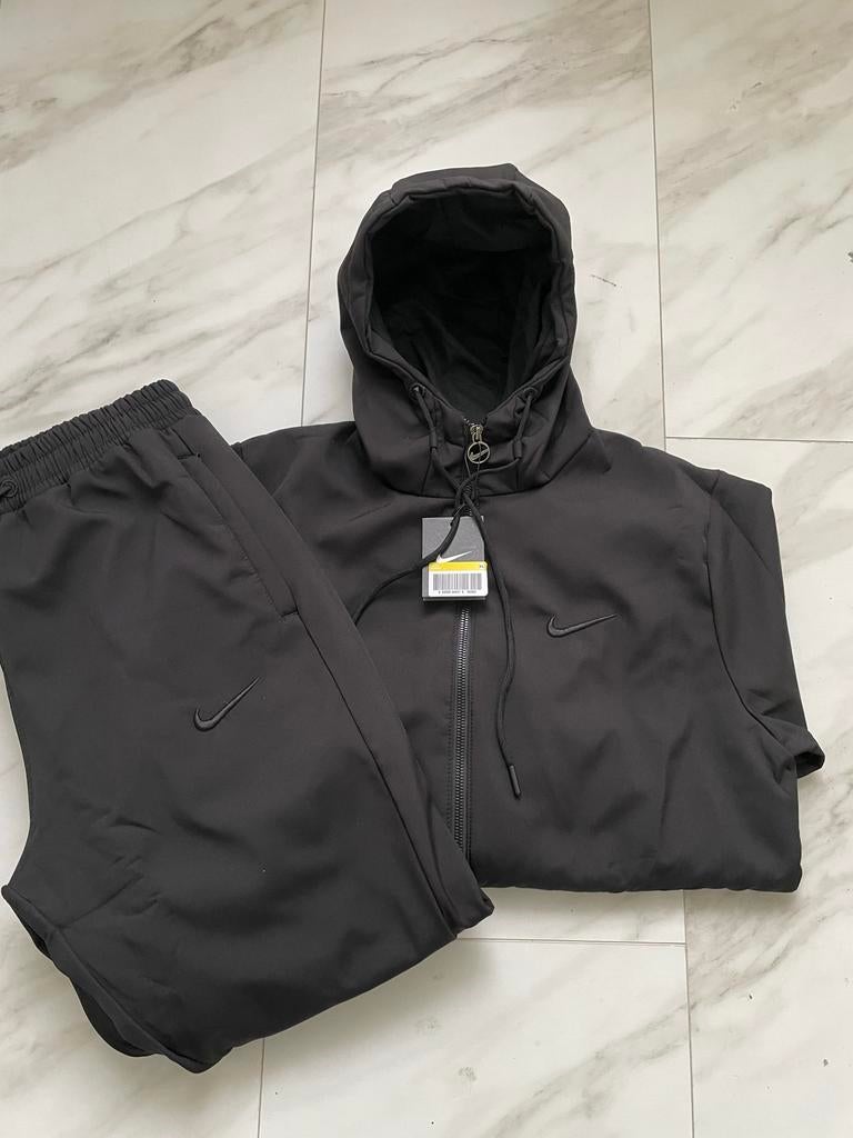 Nike Tracksuit Zwart - Comfortabel en Stijlvol, Kleding | Heren, Sportkleding, Ophalen of Verzenden, Nieuw, Zwart, Algemeen