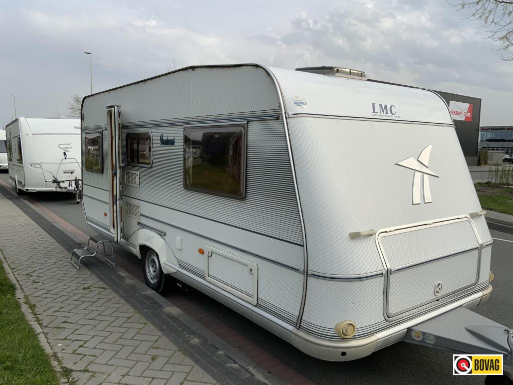 LMC Dominant 530 Bevrijdingsdag open, Caravans en Kamperen, Caravans, Rondzit, Bedrijf, Schokbreker, 5 tot 6 meter