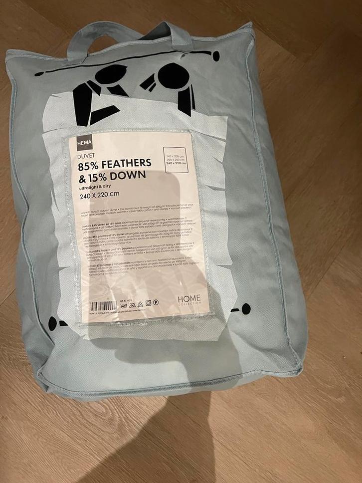 Hema Dons Dekbed 240x220 - Ultralicht & Luchtig, Huis en Inrichting, Slaapkamer | Beddengoed, Zo goed als nieuw, Deken of Dekbed