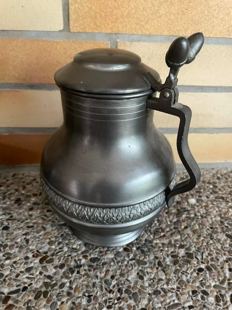 Tinnen kannetjes en bord, Ophalen