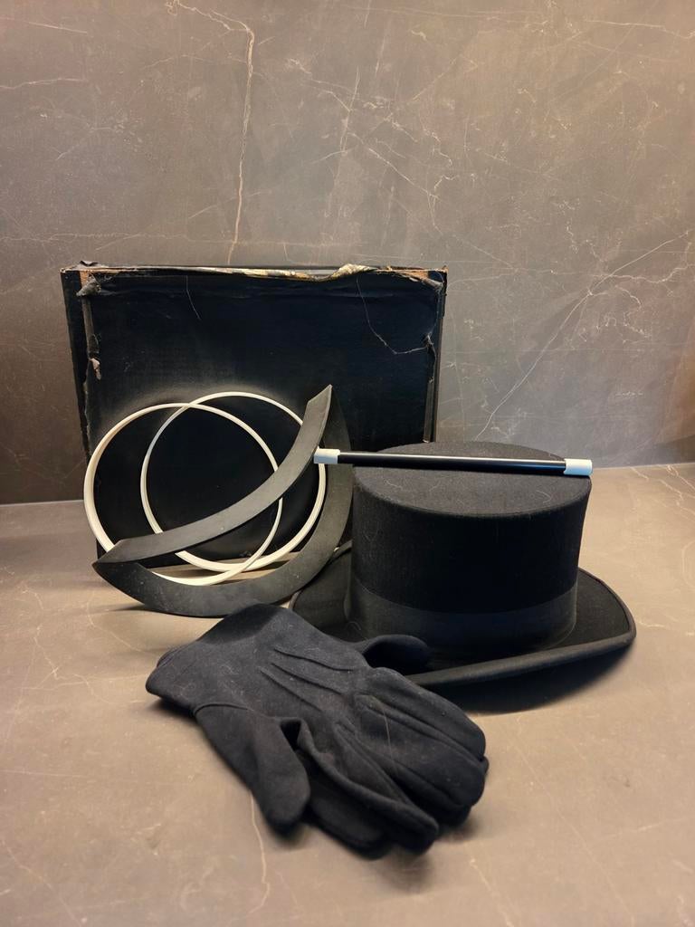 Oude Amsterdamse goochelhoed met handschoenen en goochelstok, Ophalen of Verzenden