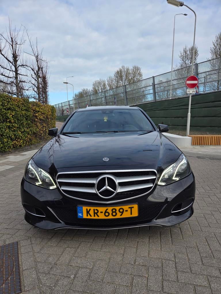 KOOPJE: MERCEDES E-KLASSE 2.2 CDI AVANTGARDE/LED/PANO/SFEER✅, Auto's, Mercedes-Benz, 2000 kg, Diesel, Vierwielaandrijving, Sedan