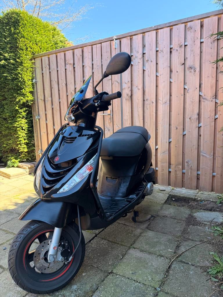 Zip 50 E5 2021 zwart, Ophalen, Zo goed als nieuw, Benzine, Zip