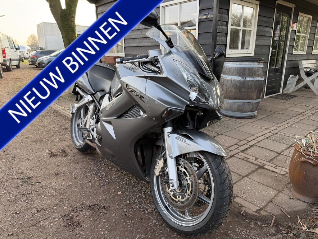 Honda VFR 800FI ABS (bj 2009), Bedrijf, Info@advandermeer.nl, Meer dan 35 kW, Birkstraat 124
3768HM  SOEST, NL