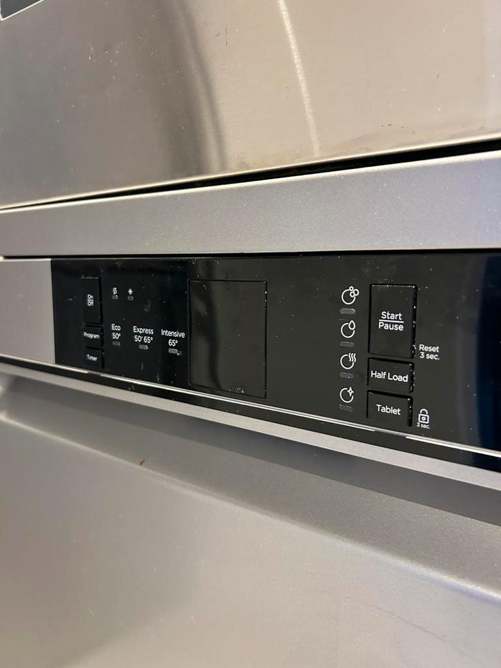 Sharp QWNA1BF47ESEU Vaatwasser - Zilver, Witgoed en Apparatuur, Vaatwasmachines, Gebruikt, Vrijstaand, 85 tot 90 cm, 60 cm of meer