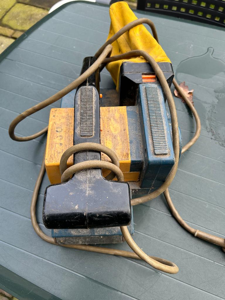 tk:AEG HBSZ 100 breedbandschuurmachine 1000 w stofopvangzak, Doe-het-zelf en Verbouw, Ophalen of Verzenden, Gebruikt, 600 tot 1200 watt