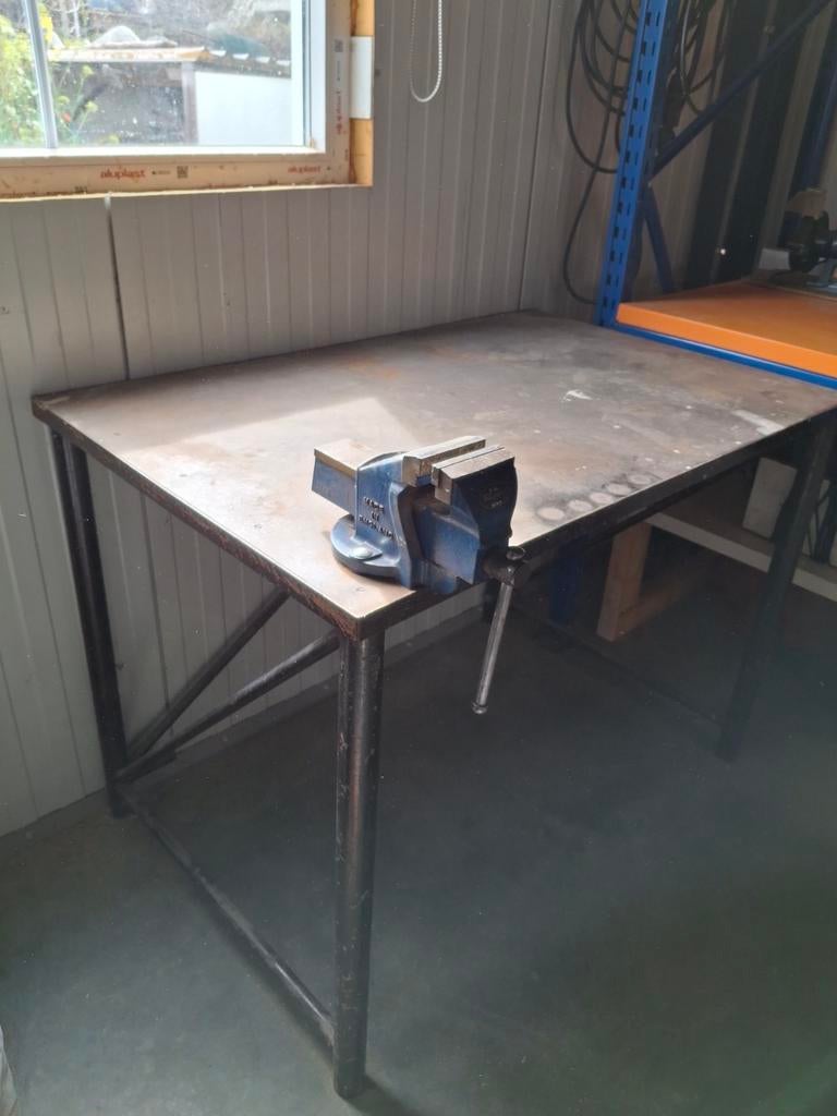 Stevige stalen werkbank. 120x80, Ophalen, Gebruikt, 70 tot 120 cm, Bankschroef