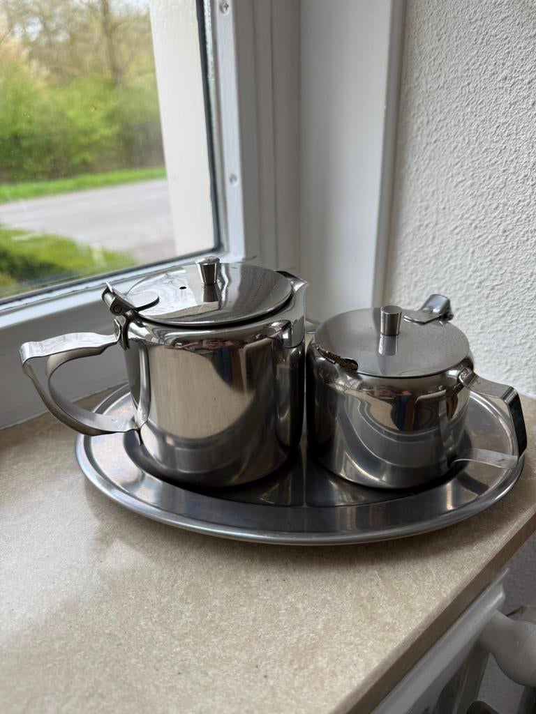 Suiker en melk kannetje op schaal, Ophalen of Verzenden, Zo goed als nieuw, Overige materialen, Pot, Bus of Blik