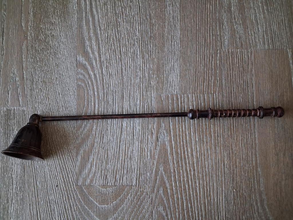 Antieke Koperen Kaarsendover met Houten Handvat, Ophalen of Verzenden