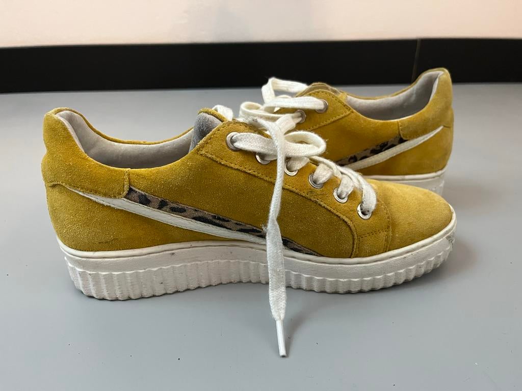 Ann Rocks Gele Suède Sneakers Maat 38, Kleding | Dames, Schoenen, Ophalen of Verzenden, Zo goed als nieuw, Geel, Sneakers of Gympen