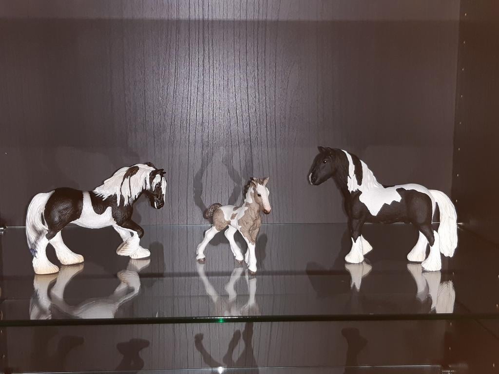 Schleich tinker / irish gypsy cob familie set zwart, Ophalen of Verzenden, Zo goed als nieuw, Paard, Beeldje of Figuurtje
