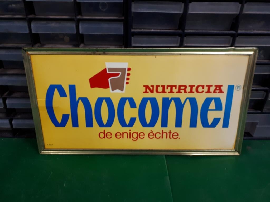 Oude reclame chocomel op karton reclamebord uit jaren 80 ??, Verzamelen, Merken en Reclamevoorwerpen, Ophalen, Gebruikt, Reclamebord