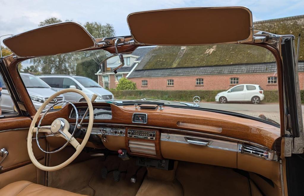 Mercedes 220 S Cabriolet, Auto's, Oldtimers, Automaat, Cabriolet, 4 stoelen, Zwart